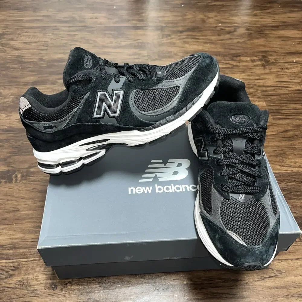 New Balance 2002R Women’s Black Gunmetal FLAWLESS Size 9 - Picture 3 of 8